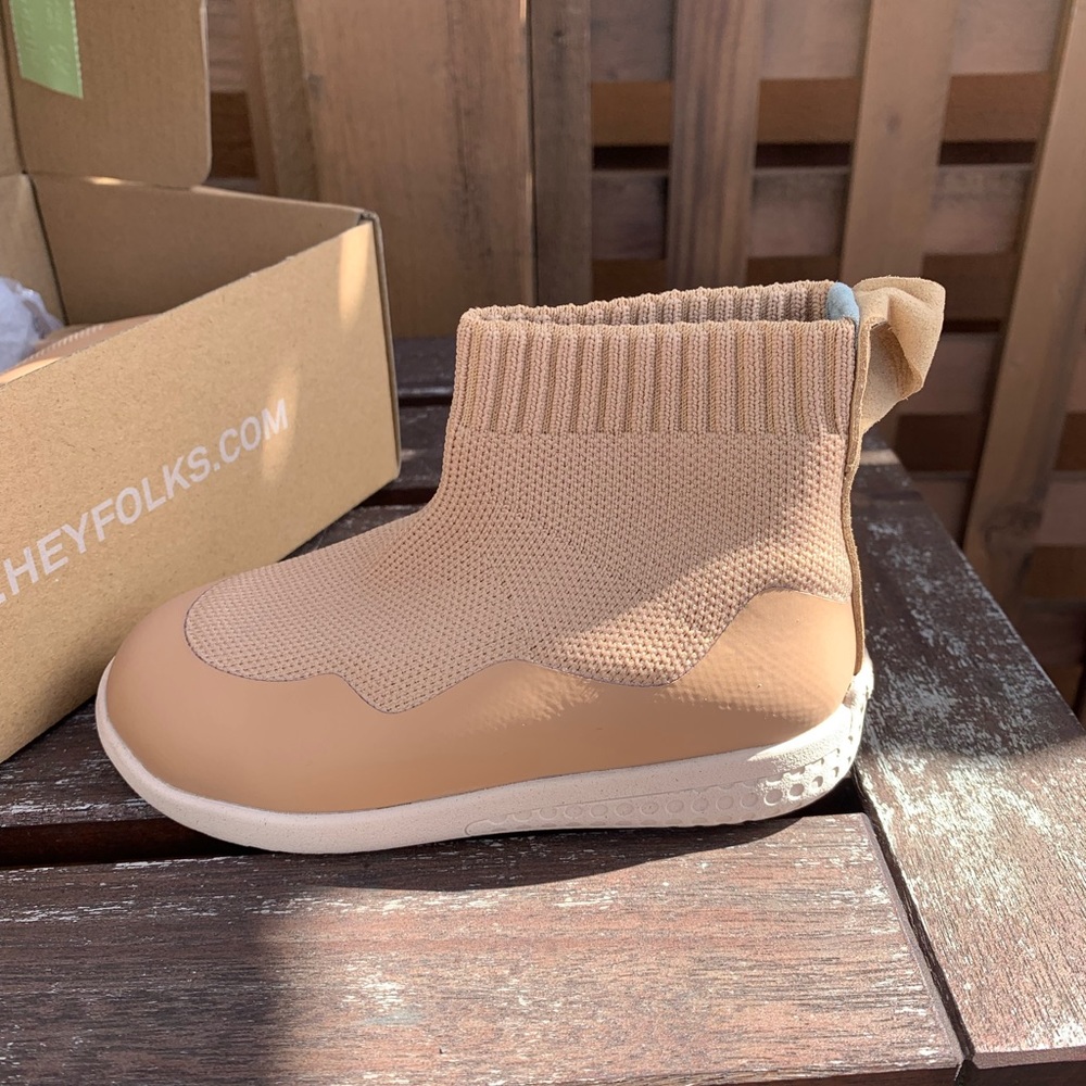 New in box knit boots by Hey Folks (like Allbirds) - Cedar Hightop Voyager
